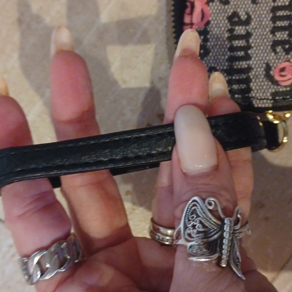 Juicy Couture Rosebud Heart Zipper Wristlet - Picture 3 of 6